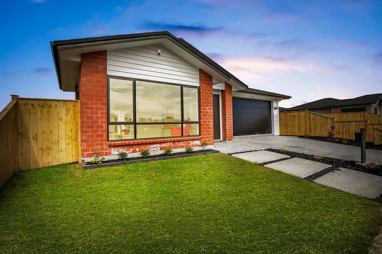 Photo of property in 22 Rauaruhe Road, Karaka, Papakura, 2113