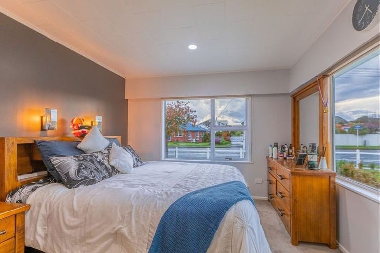 Photo of property in 4 Upham Crescent, Taradale, Napier, 4112