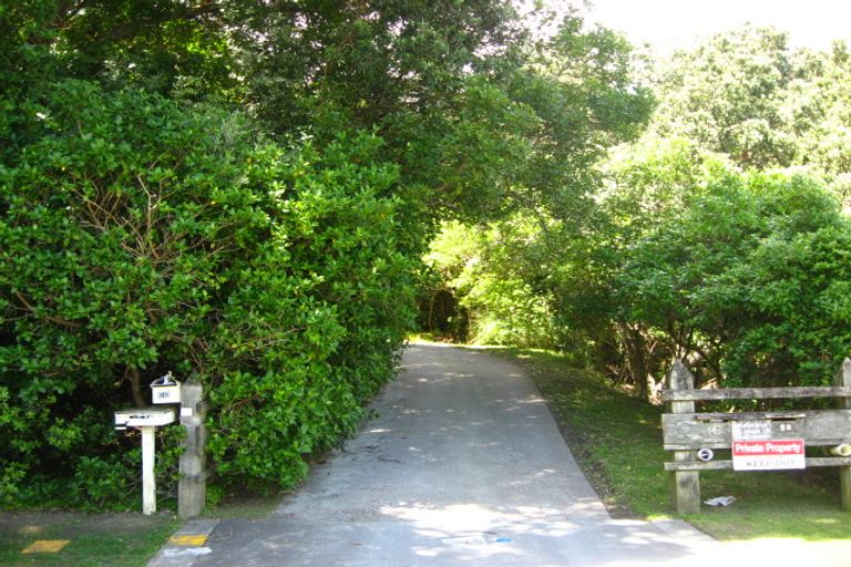 Photo of property in 70 Matakatia Parade, Matakatia, Whangaparaoa, 0930