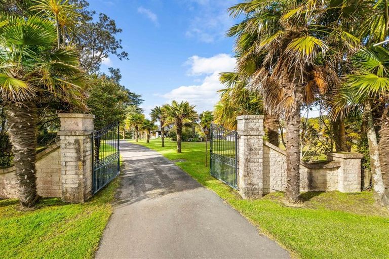 Photo of property in 185 Red Hills Road, Massey, Henderson, 0782