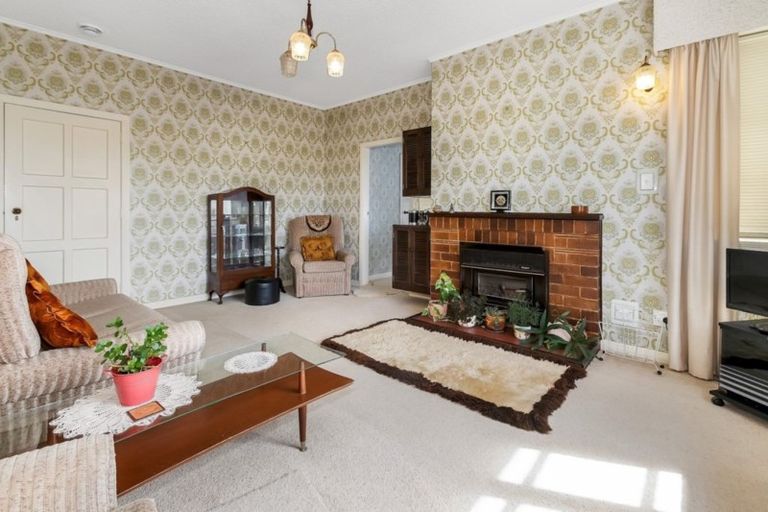 Photo of property in 75 Walmer Road, Point Chevalier, Auckland, 1022