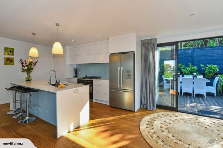 Photo of property in 64b Heathcote Road, Castor Bay, Auckland, 0620