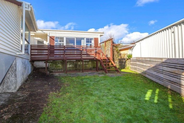 Photo of property in 48 Collins Avenue, Tawa, Wellington, 5028