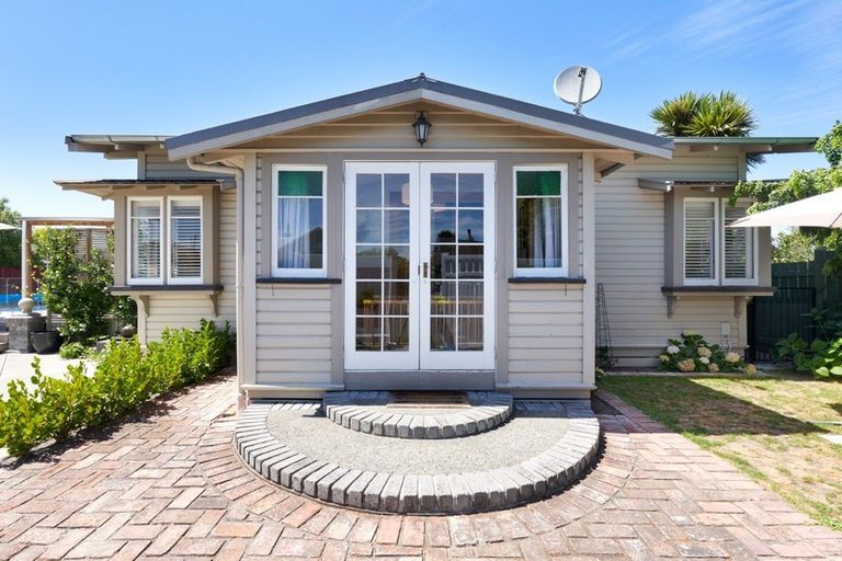 Photo of property in 303 Mclean Street, Saint Leonards, Hastings, 4120