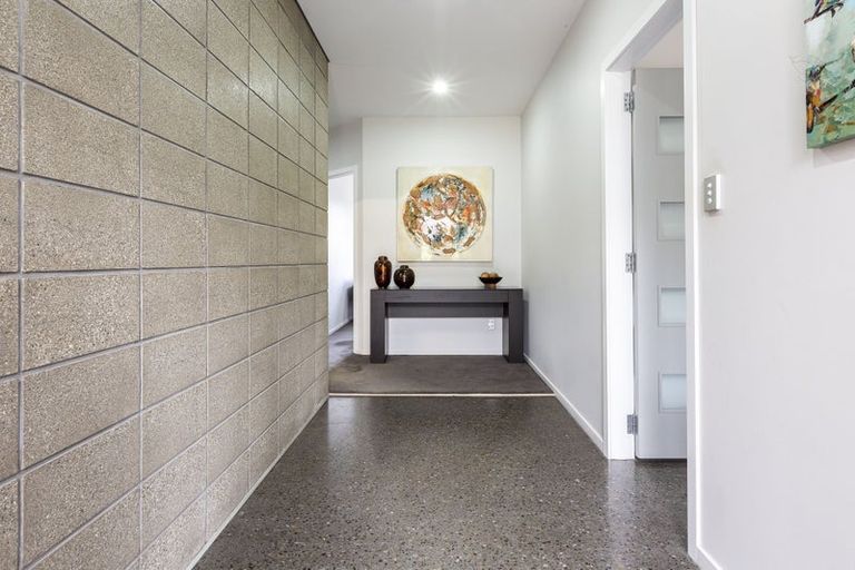 Photo of property in 2 Nelson Avenue, Aotea, Porirua, 5024