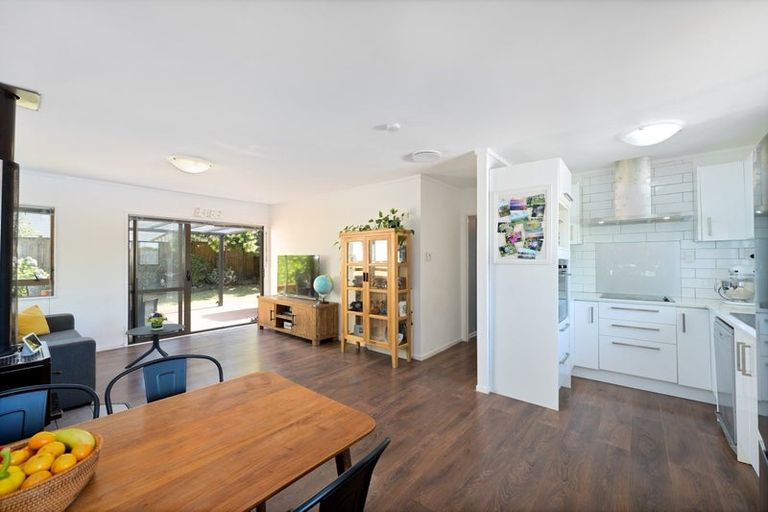 Photo of property in 2/6 Orton Street, Glenfield, Auckland, 0627
