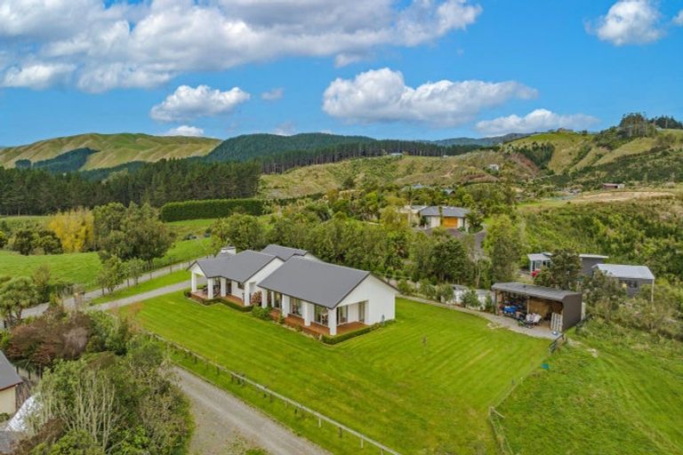 Photo of property in 12 Fleetwood Lane, Turitea, Palmerston North, 4472