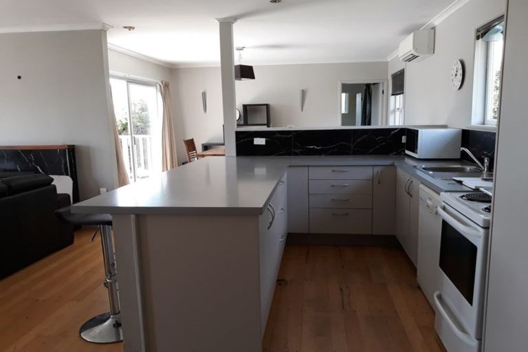 Photo of property in 152 Tiroroa Avenue, Te Atatu South, Auckland, 0610