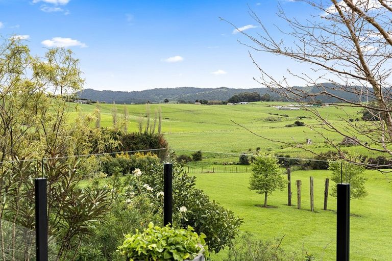 Photo of property in 30 Tamahunga Drive, Matakana, 0985