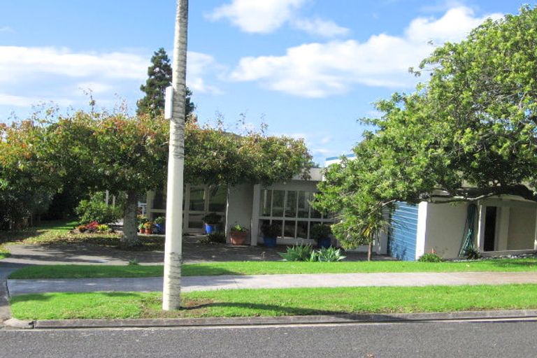 Photo of property in 6 Malloy Place, Eastern Beach, Auckland, 2012