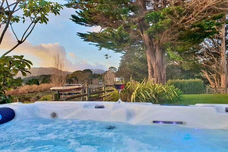 Photo of property in 33 Ratadale Road, Reikorangi, Waikanae, 5391