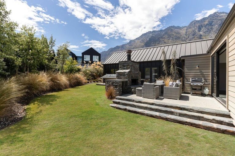 Photo of property in 13 Hackett Road, Jacks Point, Queenstown, 9371