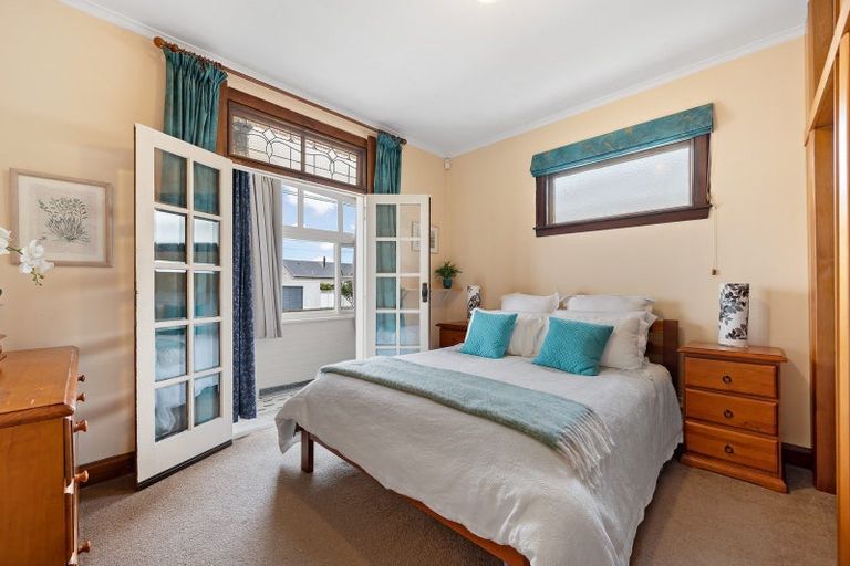 Photo of property in 70 Endeavour Street, Lyall Bay, Wellington, 6022