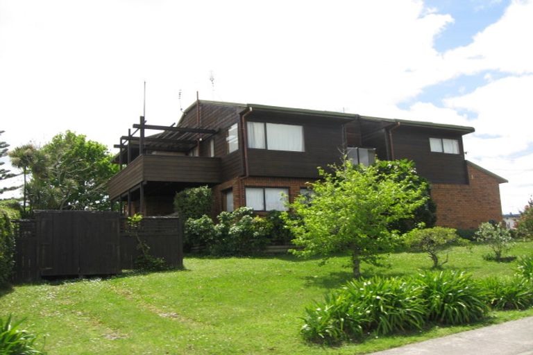 Photo of property in 1 The Crescent, Tindalls Beach, Whangaparaoa, 0930