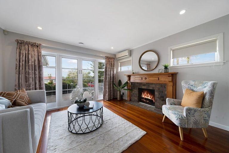 Photo of property in 2 Nile Road, Kelston, Auckland, 0602