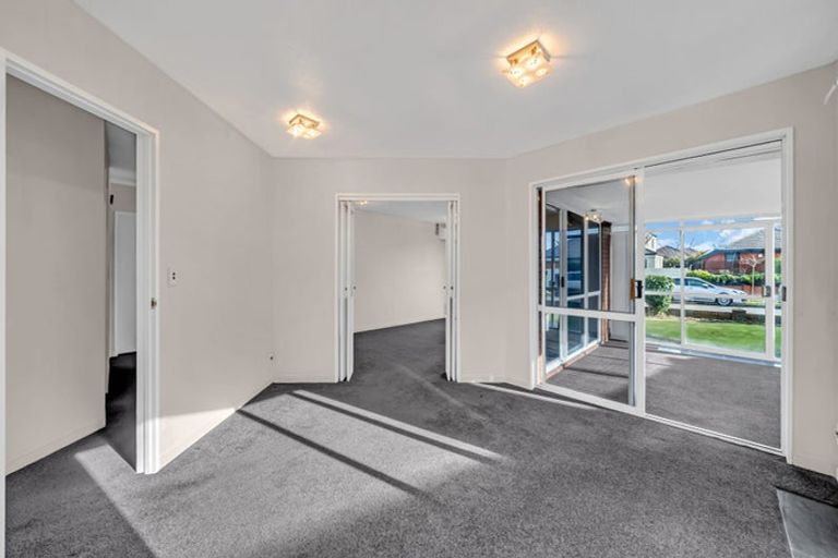 Photo of property in 2/52a Berkshire Drive, Avonhead, Christchurch, 8042