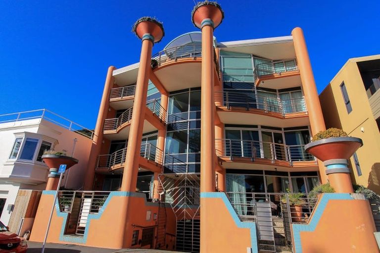 Photo of property in 2/226 Oriental Parade, Oriental Bay, Wellington, 6011