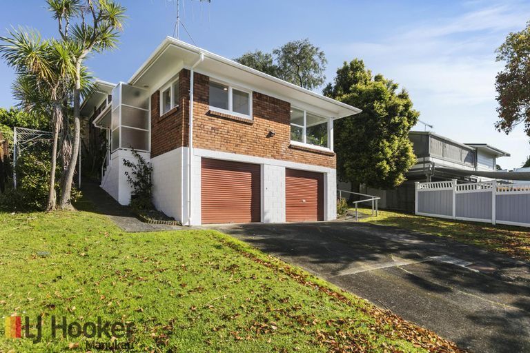 Photo of property in 1/5 Keldale Place, Forrest Hill, Auckland, 0620