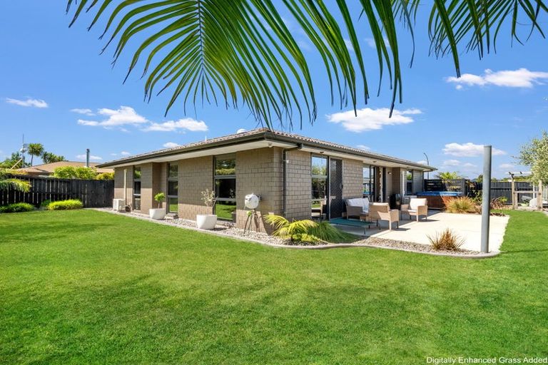 Photo of property in 10 Butterworth Crescent, Papamoa Beach, Papamoa, 3118