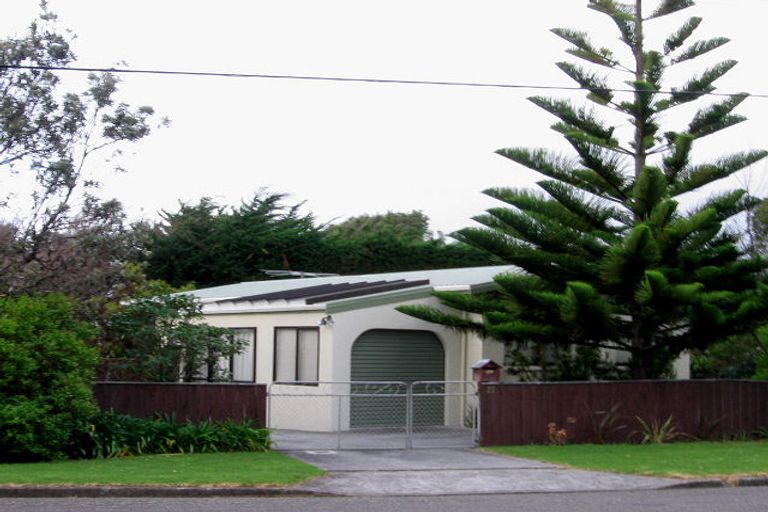 Photo of property in 27 Waimea Road, Waikanae Beach, Waikanae, 5036