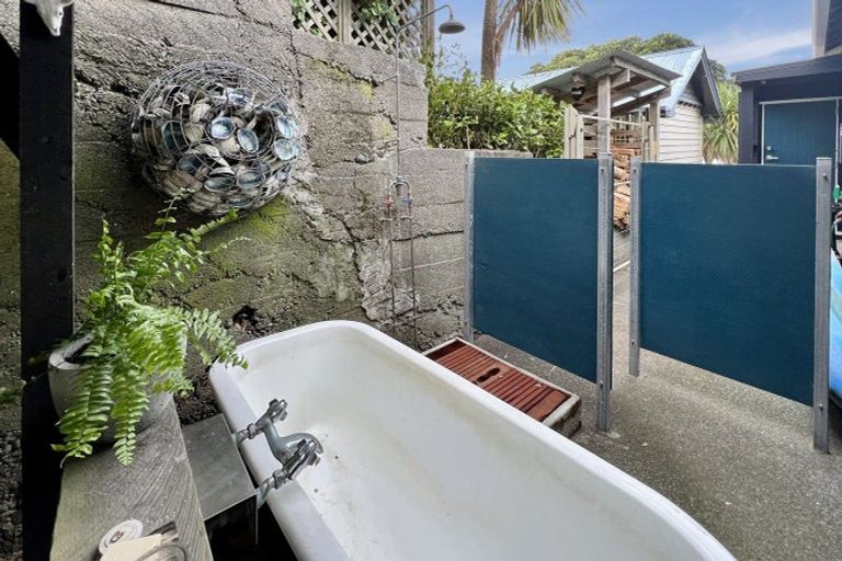 Photo of property in 16 Beach Street, Island Bay, Wellington, 6023