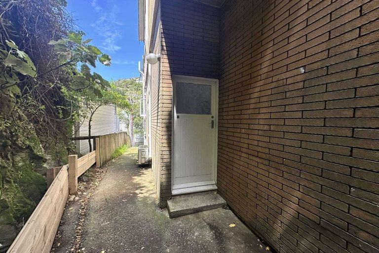 Photo of property in 142 Aro Street, Aro Valley, Wellington, 6021