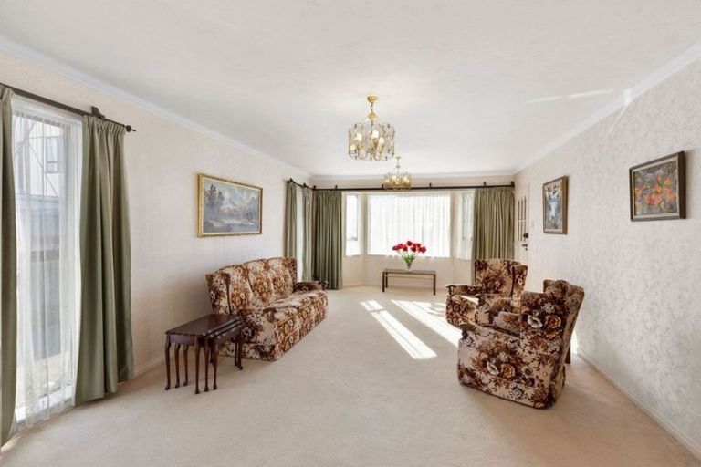 Photo of property in 47a Whites Line West, Woburn, Lower Hutt, 5010