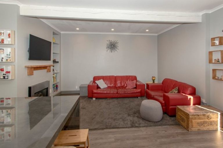 Photo of property in 22 Enfield Road, Hospital Hill, Napier, 4110