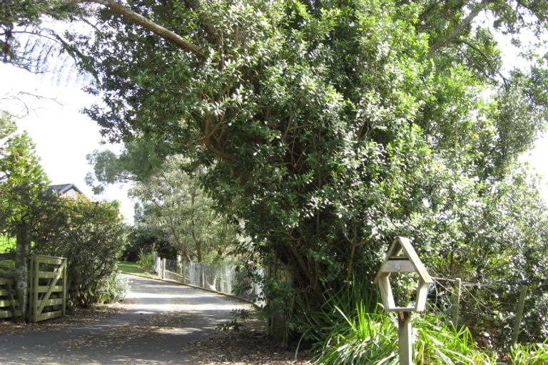 Photo of property in 4 Ihaka Hakuene Street, Manakau, 5573