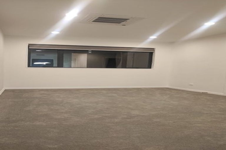 Photo of property in 2 Oakheart Way, Forrest Hill, Auckland, 0620