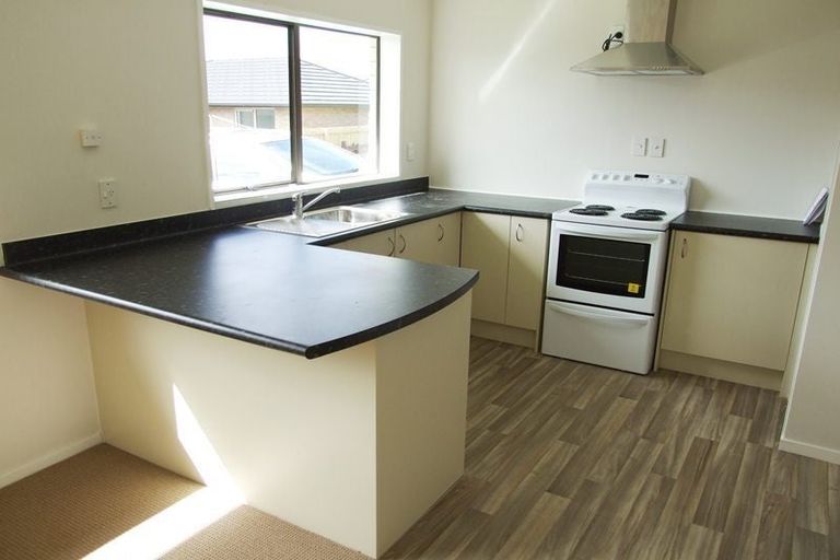 Photo of property in 2/98 Harris Street, Pukekohe, 2120