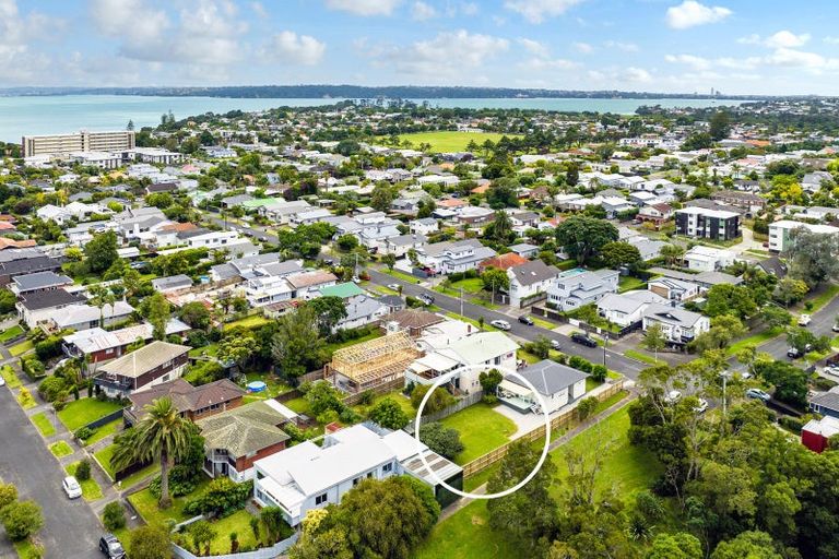 Photo of property in 2a Hawea Road, Point Chevalier, Auckland, 1022