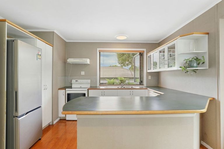 Photo of property in 2 Gradwell Place, Two Mile Bay, Taupo, 3330
