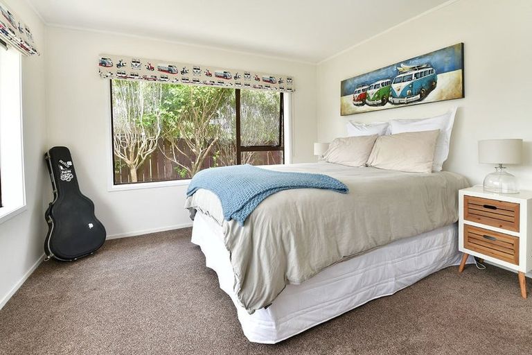 Photo of property in 75 Bay Street, Red Beach, 0932