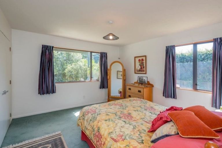 Photo of property in 108 Field Way, Waikanae Beach, Waikanae, 5036