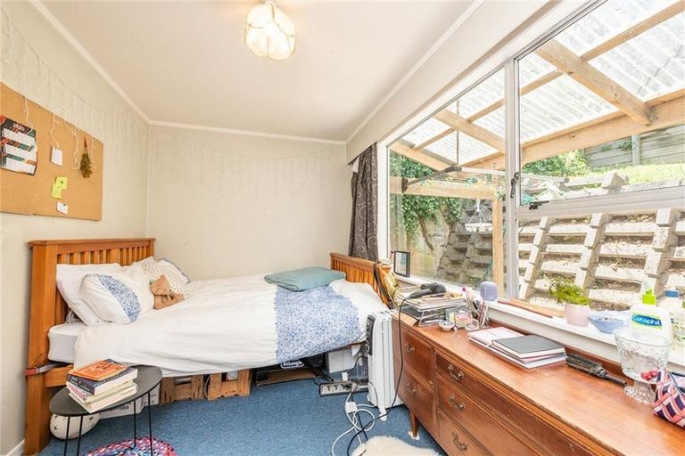 Photo of property in 137 Kelburn Parade, Kelburn, Wellington, 6012