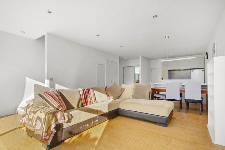 Photo of property in 73 Saddleback Grove, Karori, Wellington, 6012