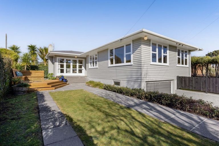 Photo of property in 211 Frankley Road, Frankleigh Park, New Plymouth, 4310