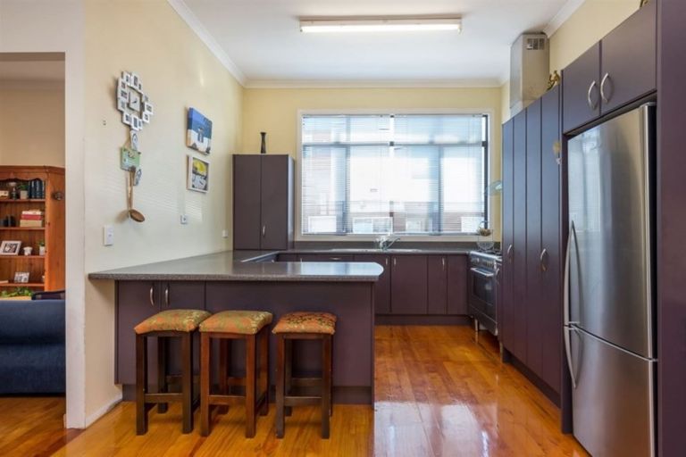 Photo of property in 20 Northland Road, Northland, Wellington, 6012