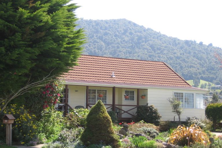 Photo of property in 9 Diamond Street, Pukehangi, Rotorua, 3015