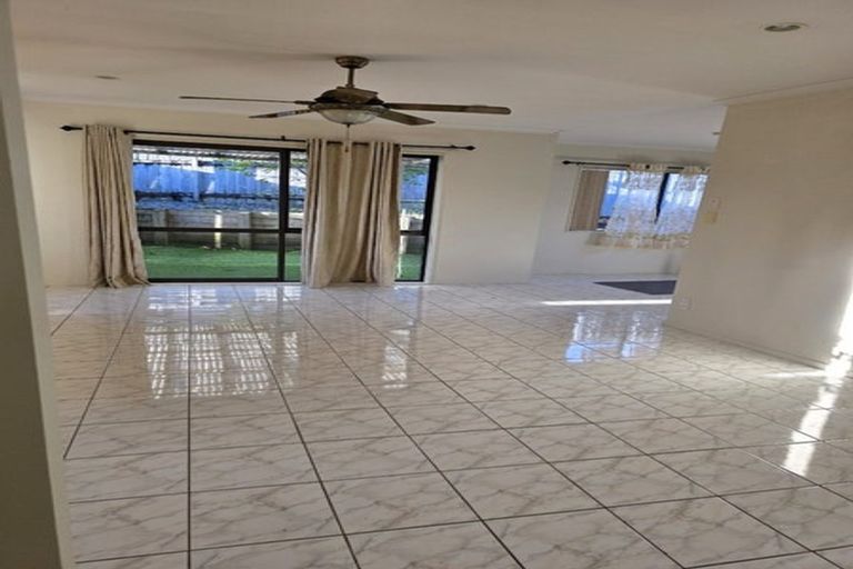 Photo of property in 28 Brookwood Drive, Henderson, Auckland, 0612