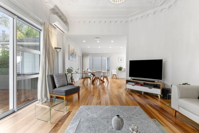 Photo of property in 1/11 Marine Parade, Herne Bay, Auckland, 1011