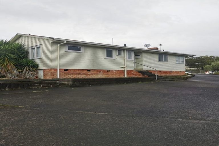 Photo of property in 23 Barron Drive, Green Bay, Auckland, 0604