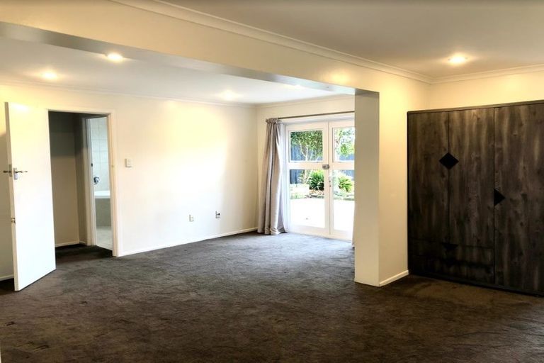 Photo of property in 25 Bradbury Road, Botany Downs, Auckland, 2010