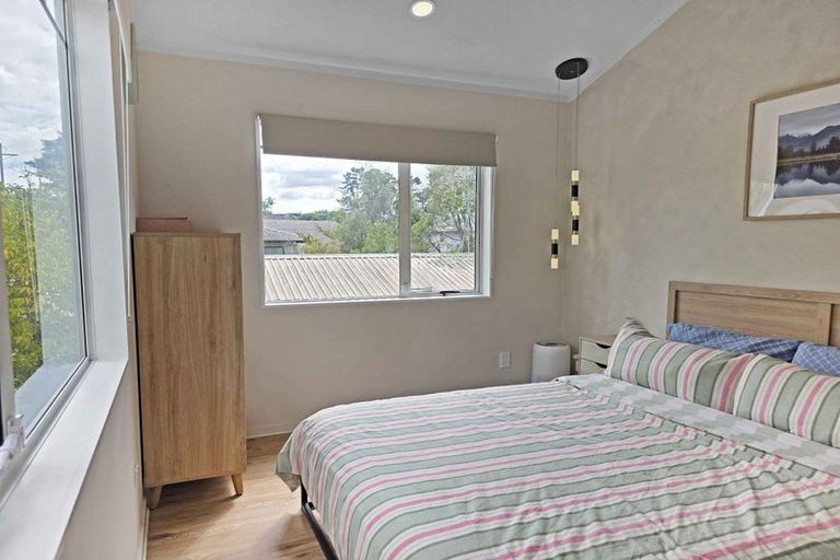 Photo of property in 86a Colwill Road, Massey, Auckland, 0614