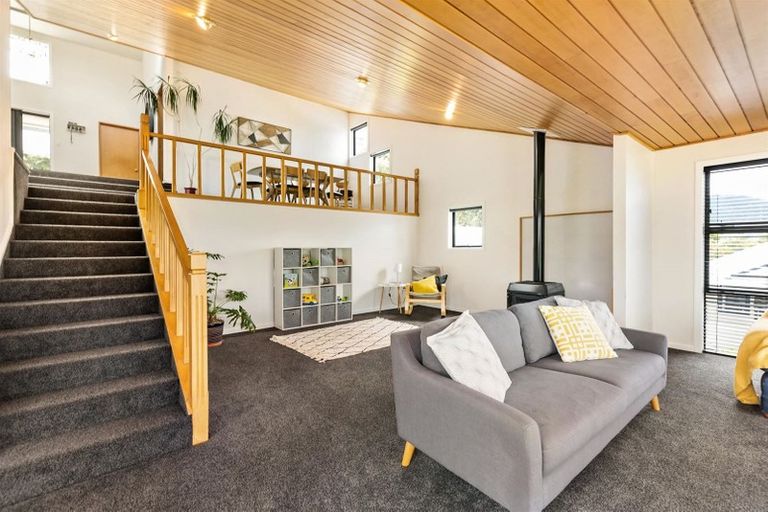 Photo of property in 17 Thorn Crescent, Fernhill, Queenstown, 9300