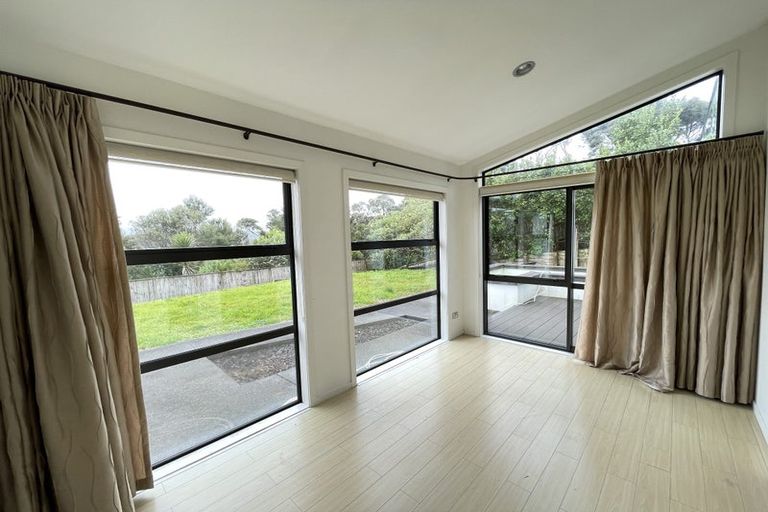 Photo of property in 114 Kittiwake Drive, Schnapper Rock, Auckland, 0632