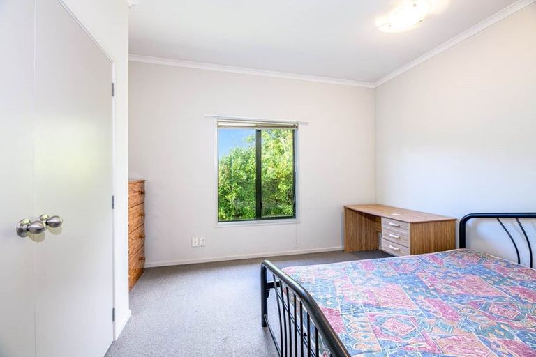 Photo of property in 12 Barnea Circle, Glen Eden, Auckland, 0602