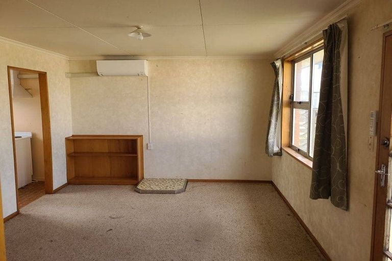 Photo of property in 1-12/71 Main Street, Mataura, 9712