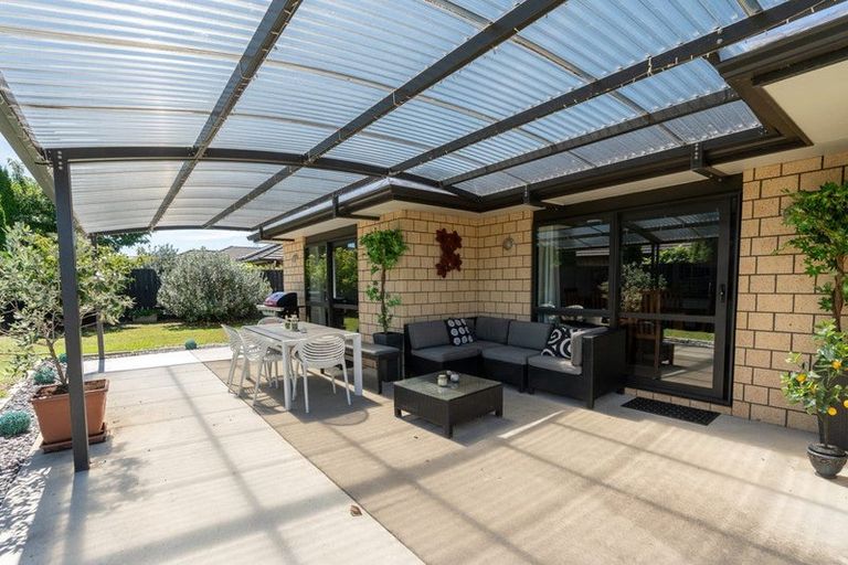 Photo of property in 28 Whitney Place, Rototuna North, Hamilton, 3210